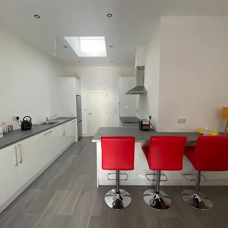 Apt 4 - Silver Spruce