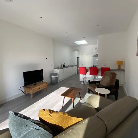 Apt 4 - Silver Spruce *