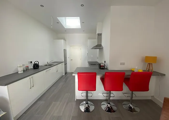 Apt 4 - Silver Spruce