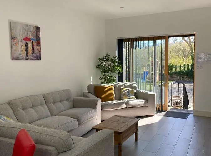 Apt 4 - Silver Spruce Apartment